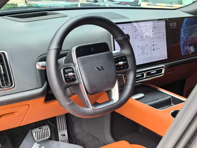 Li Auto L8 — Фото автомобиля 4