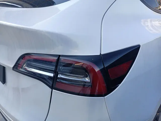 Tesla Model Y — Фото автомобиля 9