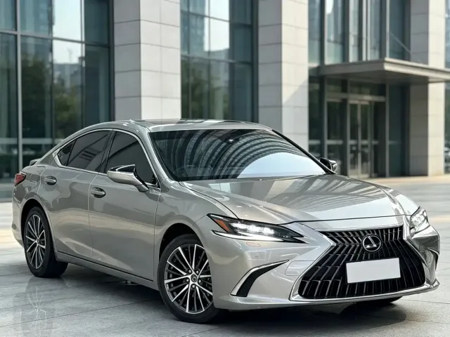 Lexus ES — Фото автомобиля 3