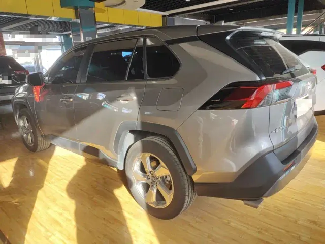 Toyota RAV4 — Фото автомобиля 4