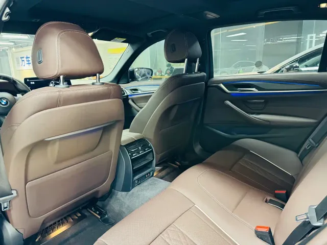 BMW 5 Series — Фото автомобиля 9