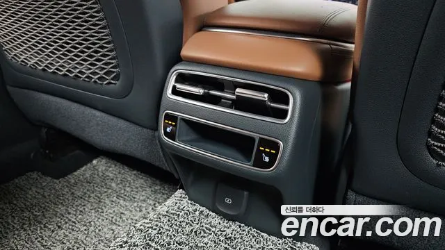 Genesis GV70 — Фото автомобиля 19