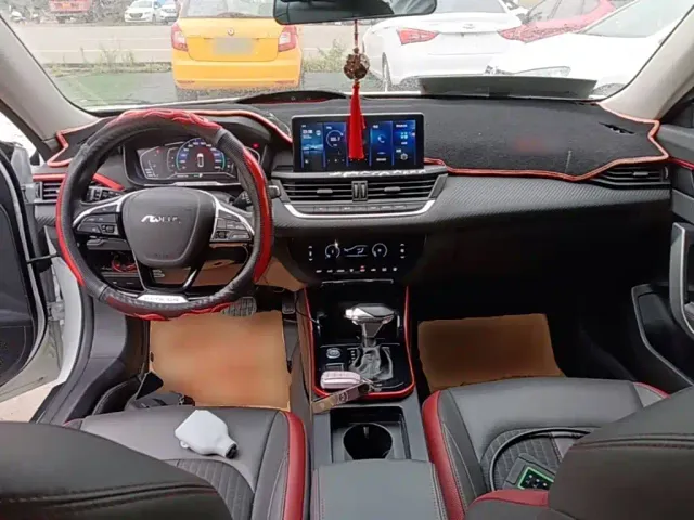 Dongfeng Yixuan — Фото автомобиля 9