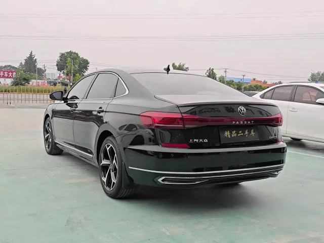 Volkswagen Passat — Фото автомобиля 16