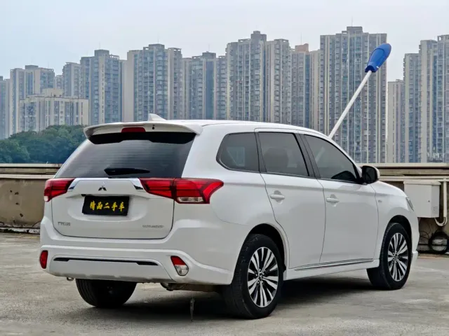Mitsubishi Outlander — Фото автомобиля 18