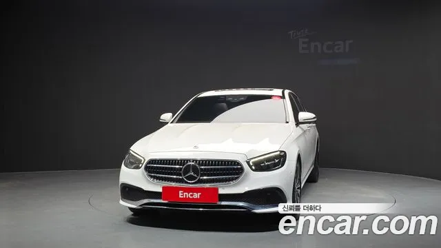Mercedes-Benz E-Class — Фото автомобиля 3