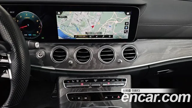 Mercedes-Benz E-Class — Фото автомобиля 14
