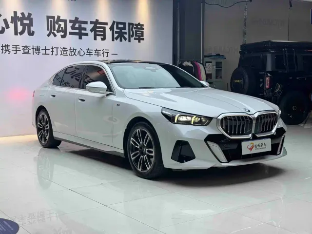 BMW 5 Series — Фото автомобиля 3