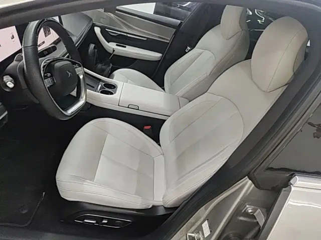 Xpeng P7 — Фото автомобиля 14