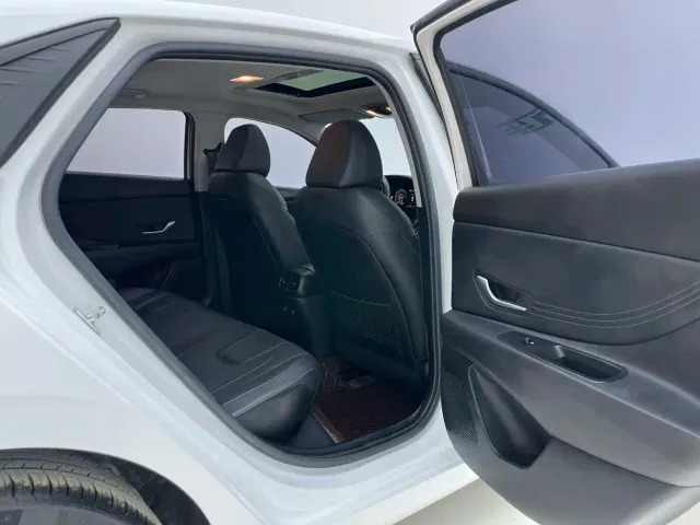 Hyundai Elantra — Фото автомобиля 19