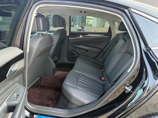 Volkswagen Passat — Фото автомобиля 14