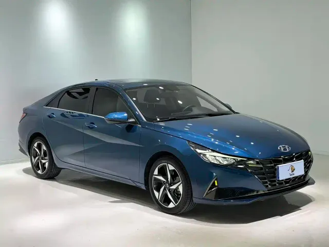 Hyundai Elantra — Фото автомобиля 3