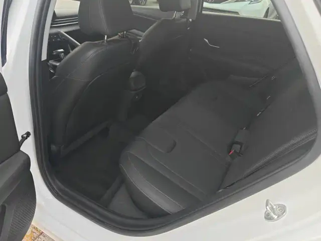 Hyundai Elantra — Фото автомобиля 11