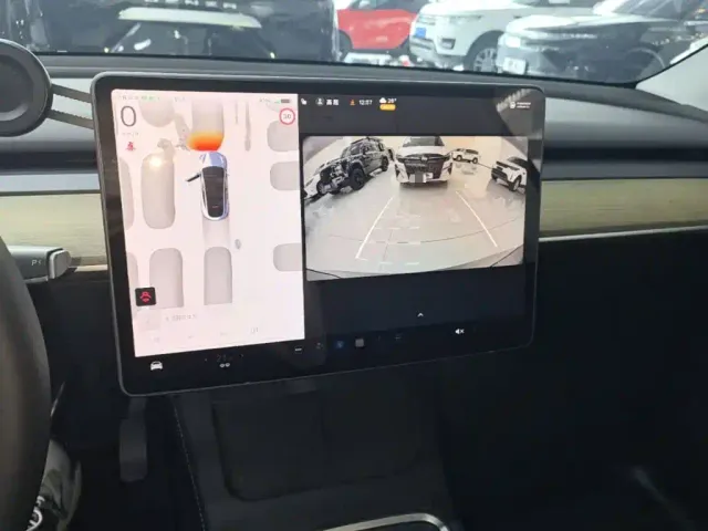 Tesla Model Y — Фото автомобиля 12