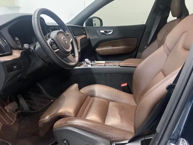 Volvo XC60 — Фото автомобиля 11
