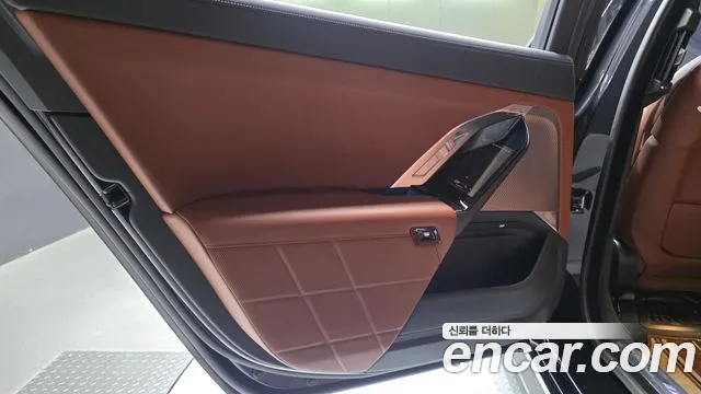 BMW i7 G70 — Фото автомобиля 14