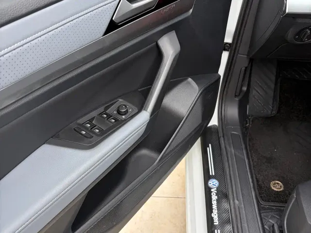 Volkswagen Lavida — Фото автомобиля 5