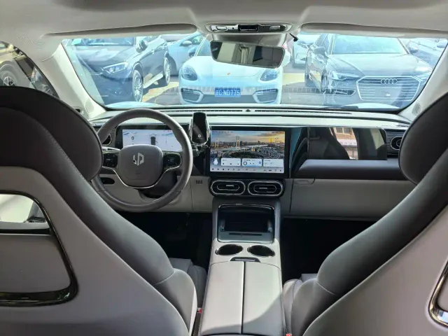 Leapmotor C11 — Фото автомобиля 24