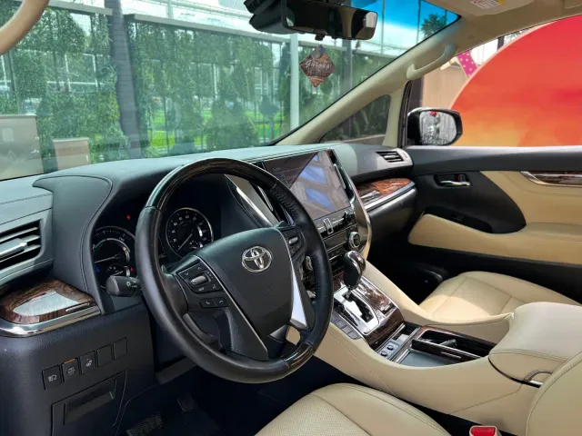 Toyota Alphard — Фото автомобиля 9