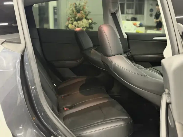 Tesla Model Y — Фото автомобиля 9