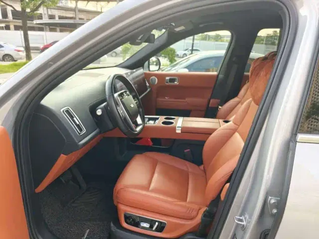 Li Auto L8 — Фото автомобиля 6