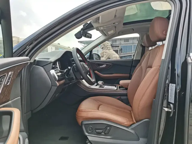 Audi Q7 — Фото автомобиля 9