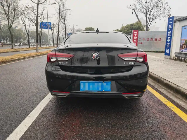 Buick Regal — Фото автомобиля 10