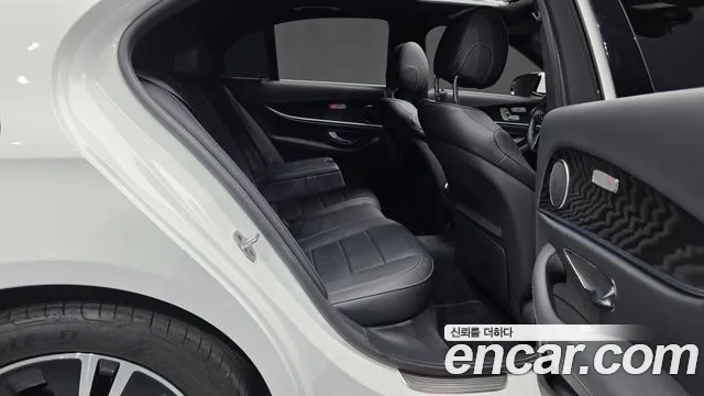 Mercedes-Benz E-Class — Фото автомобиля 10