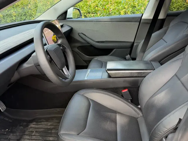 Tesla Model 3 — Фото автомобиля 5