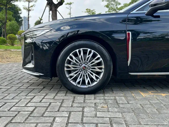 Hongqi H5 — Фото автомобиля 10