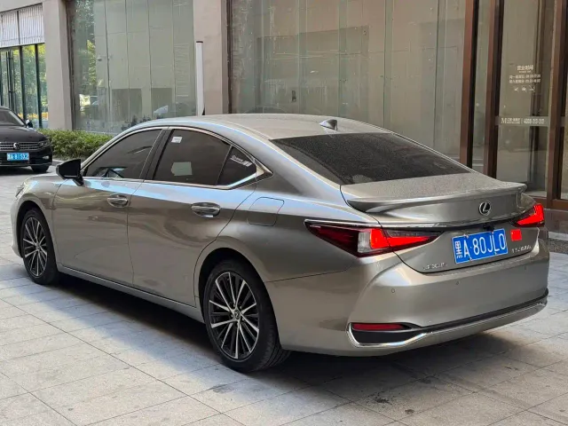 Lexus ES — Фото автомобиля 6
