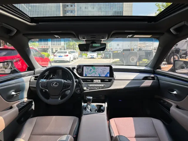 Lexus ES — Фото автомобиля 7