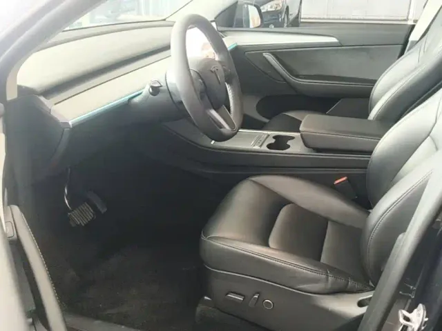 Tesla Model Y — Фото автомобиля 14