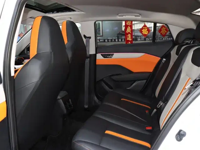 Dongfeng Yixuan — Фото автомобиля 11