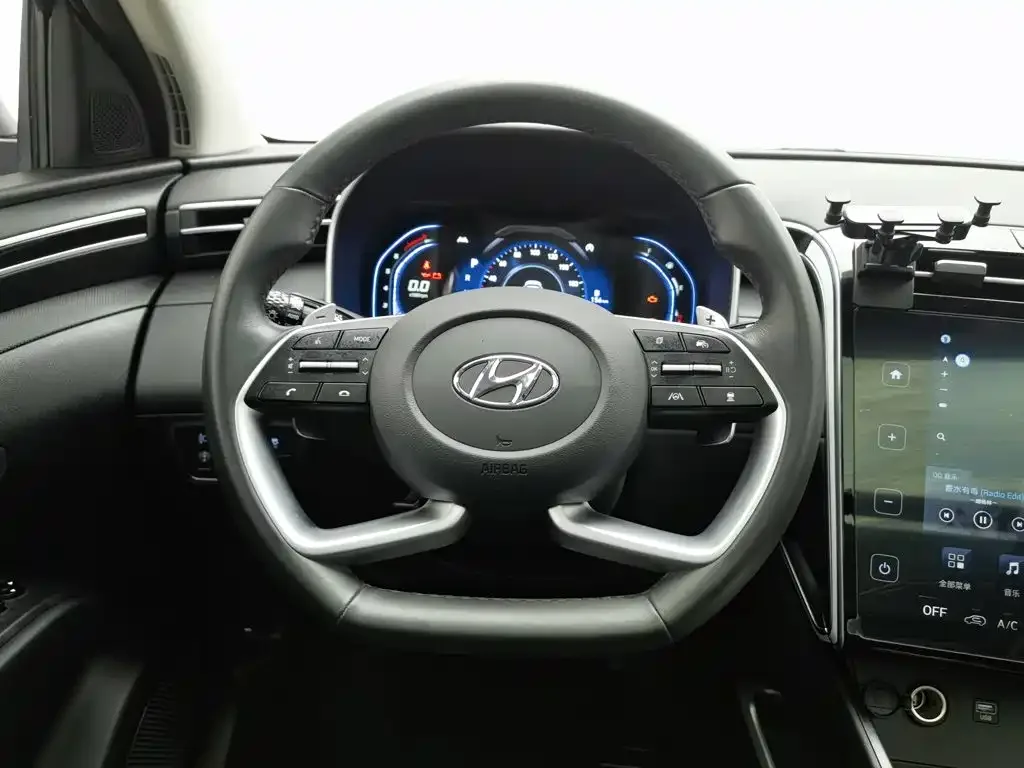 Hyundai Hyundai Tucson 2023 Tucson L 1.5T Automatic 2WD DLX Luxury Edition — Фото автомобиля 11