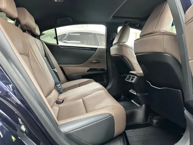Lexus ES — Фото автомобиля 17