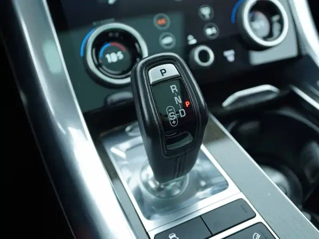Land Rover Range Rover Sport — Фото автомобиля 9