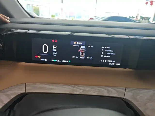 GAC Trumpchi E8 — Фото автомобиля 11