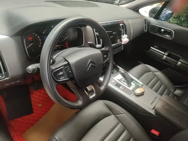 Citroen C6 — Фото автомобиля 10