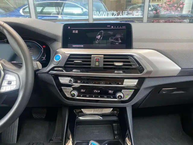 BMW iX3 — Фото автомобиля 14