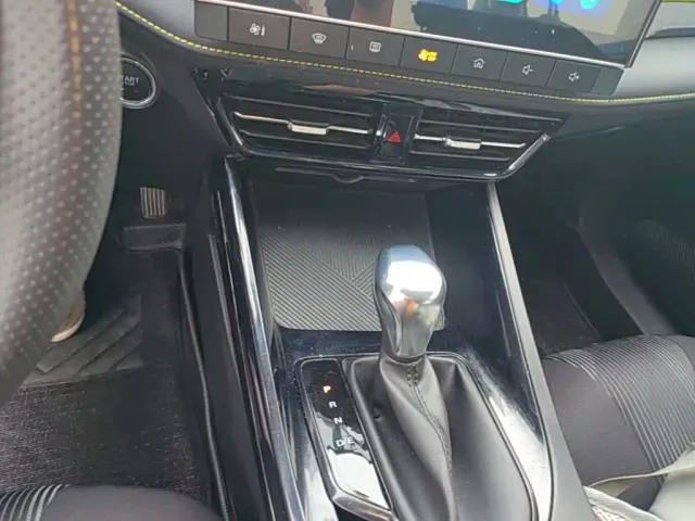 Roewe i5 — Фото автомобиля 13