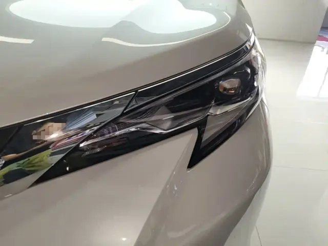 Toyota Sienna — Фото автомобиля 23