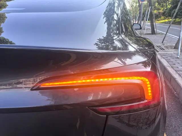 Tesla Model 3 — Фото автомобиля 16