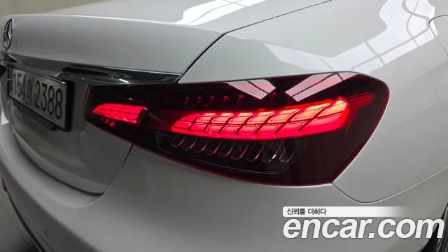 Mercedes-Benz E-Class — Фото автомобиля 8