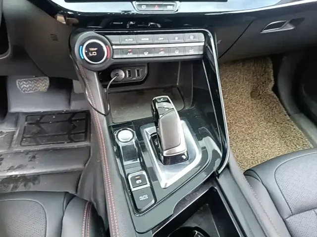 Dongfeng Fengshen AX7 — Фото автомобиля 13
