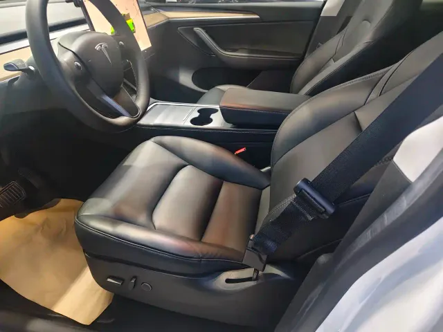 Tesla Model Y — Фото автомобиля 4