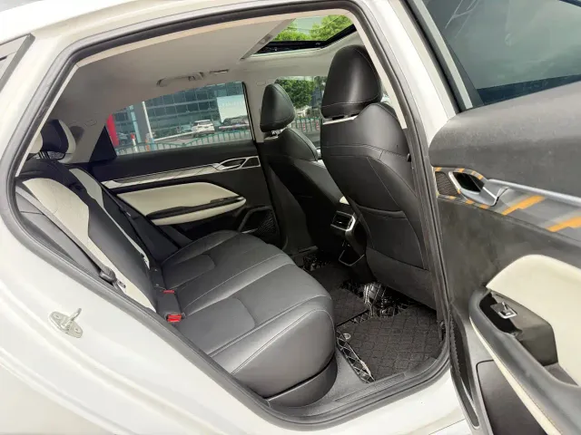 Geely Emgrand L — Фото автомобиля 11