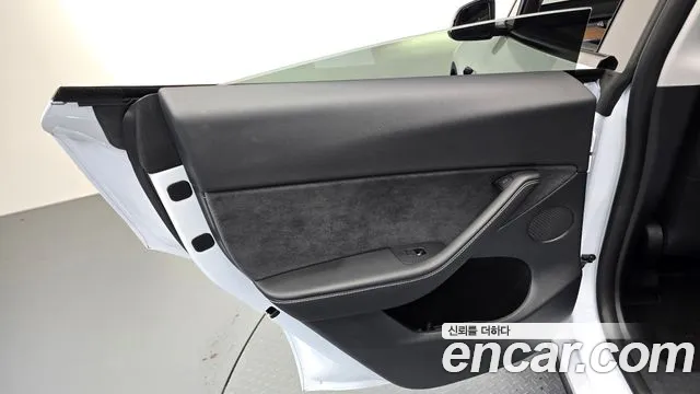 Tesla Model Y — Фото автомобиля 14