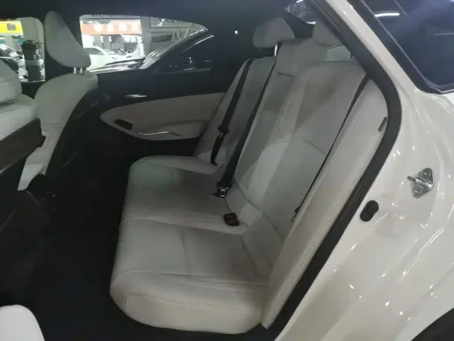 Toyota Avalon — Фото автомобиля 16