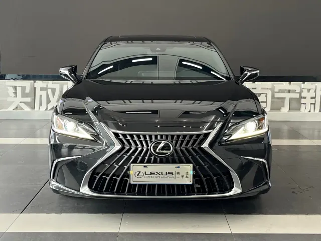 Lexus ES — Фото автомобиля 2